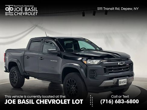 Used 2024 Chevrolet Colorado Trail Boss w/ Advanced Trailering Package AWD/4WD image 1