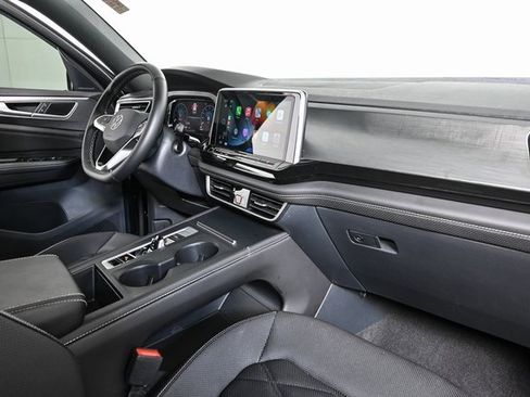 Certified 2025 Volkswagen Atlas Cross Sport SE image 12