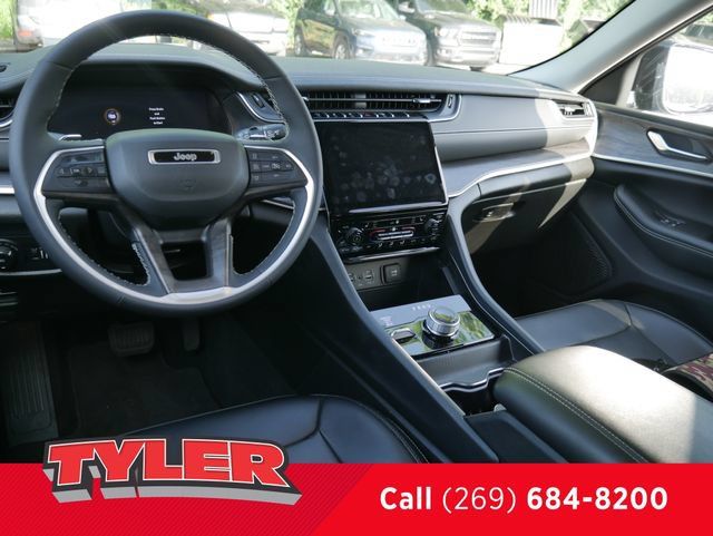 Certified 2024 Jeep Grand Cherokee Limited w/ Black Appearance Package AWD/4WD image 39