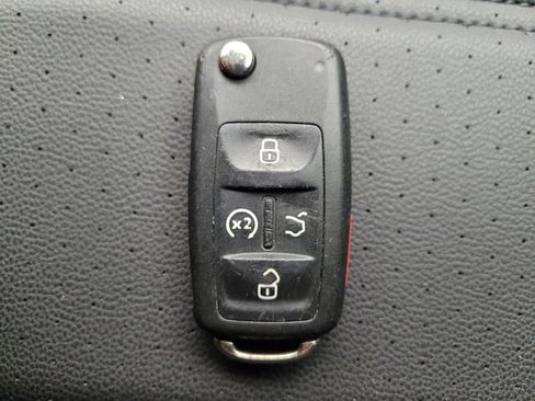 Used 2022 Volkswagen Passat 2.0T SE image 32