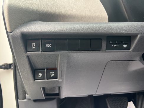 Used 2021 Toyota Sienna LE image 15