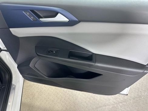 Used 2022 Volkswagen Taos SE image 10