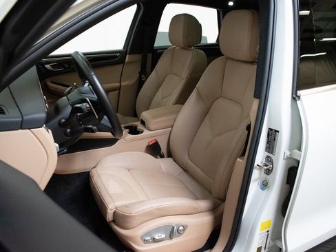 Used 2025 Porsche Macan image 5