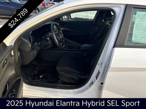 Used 2025 Hyundai Elantra SEL image 9