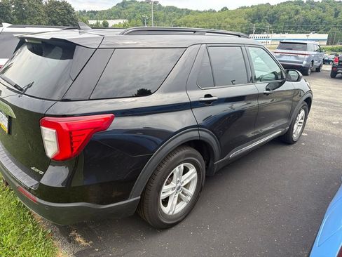 Used 2021 Ford Explorer XLT w/ Equipment Group 202A AWD/4WD image 4