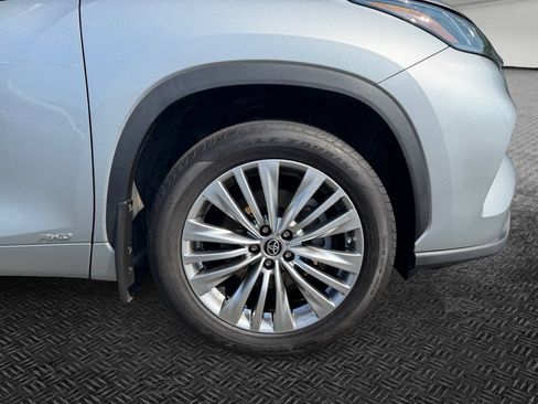 Used 2023 Toyota Highlander Platinum AWD/4WD image 11