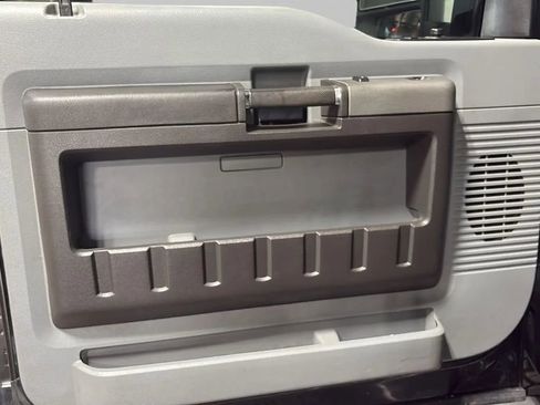 Used 2011 Ford F250 XLT w/ Chrome Pkg image 15