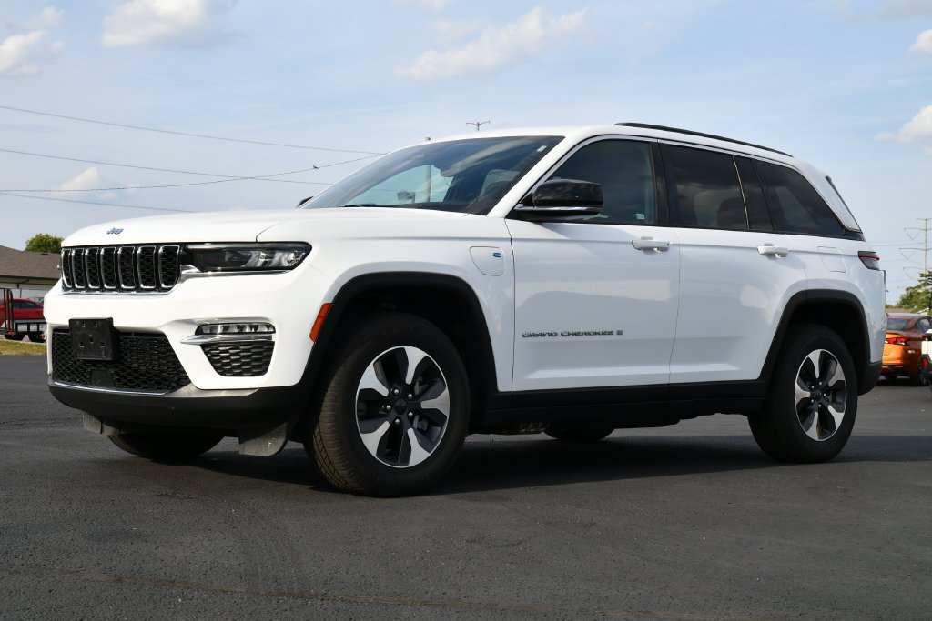 Used 2024 Jeep Grand Cherokee Limited 4xe AWD/4WD image 3