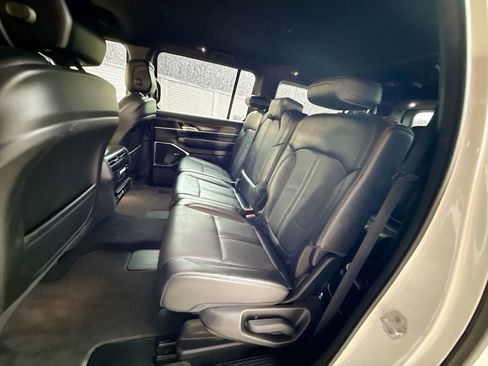 Used 2023 Jeep Wagoneer L Series II image 27