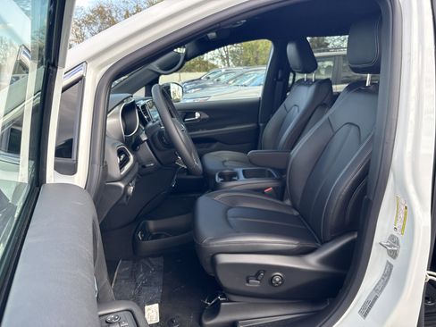 New 2026 Chrysler Voyager LX image 15