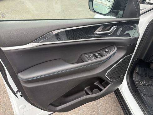 Used 2022 Jeep Grand Cherokee Trailhawk w/ Luxury Tech Group III AWD/4WD image 10