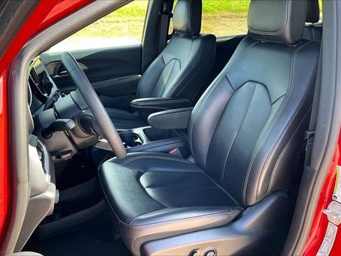 Used 2025 Chrysler Pacifica Select FWD image 21