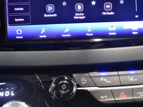 Used 2025 Chrysler Pacifica Select FWD image 30