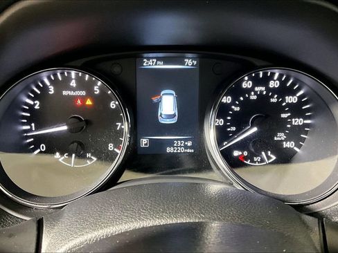 Used 2017 Nissan Rogue SV w/ SV Premium Package image 16