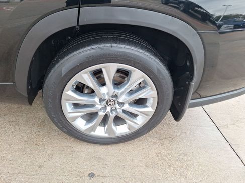 Used 2023 Toyota Highlander Limited image 11