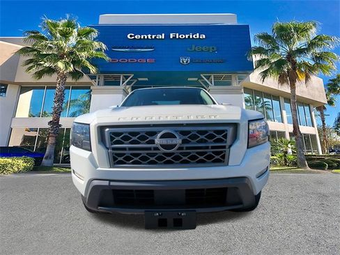 Used 2023 Nissan Frontier SV w/ SV Convenience Package image 3
