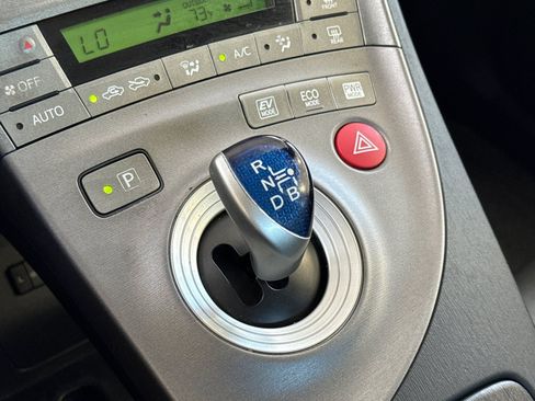 Used 2015 Toyota Prius Five FWD image 27
