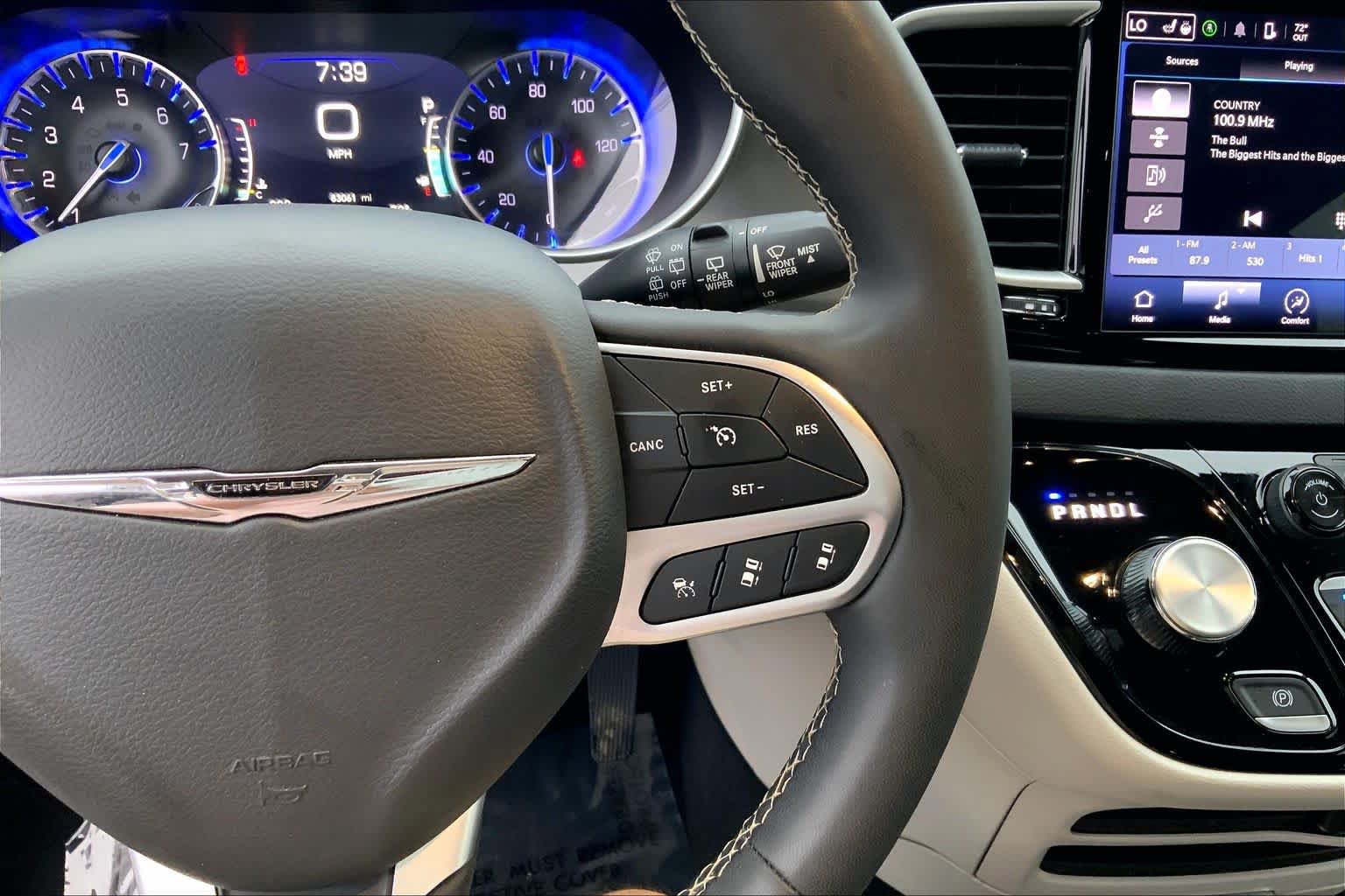 Used 2024 Chrysler Pacifica Touring-L FWD image 21