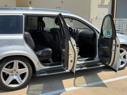 Used 2011 Mercedes-Benz GL 550 4MATIC image 18