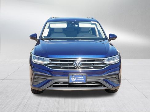 Certified 2024 Volkswagen Tiguan SE w/ Panoramic Sunroof Package image 2