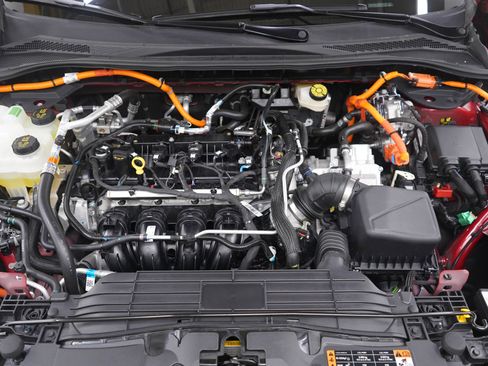 Used 2025 Ford Escape SE w/ Class II Trailer Tow Package image 30