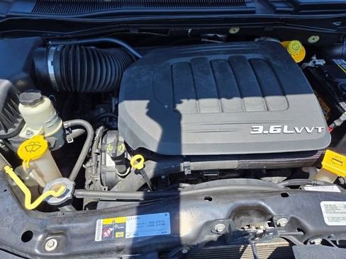 Used 2017 Dodge Grand Caravan SXT FWD image 21