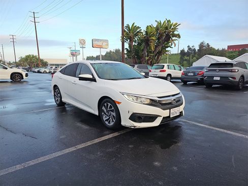 Used 2018 Honda Civic EX image 3