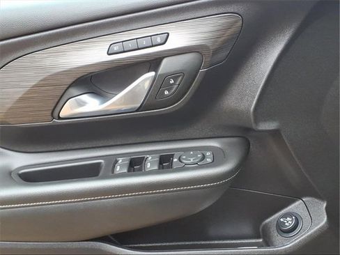 Used 2024 GMC Terrain SLT image 18