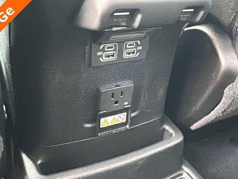 Used 2025 Jeep Wrangler Unlimited Sahara image 28