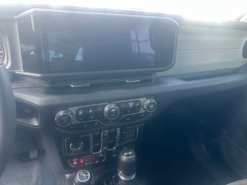 Used 2024 Jeep Wrangler Unlimited Sport AWD/4WD image 8