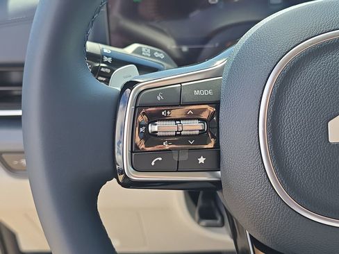 New 2026 Kia Carnival EX FWD image 31