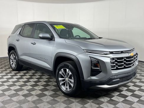 Used 2025 Chevrolet Equinox LT AWD/4WD image 3