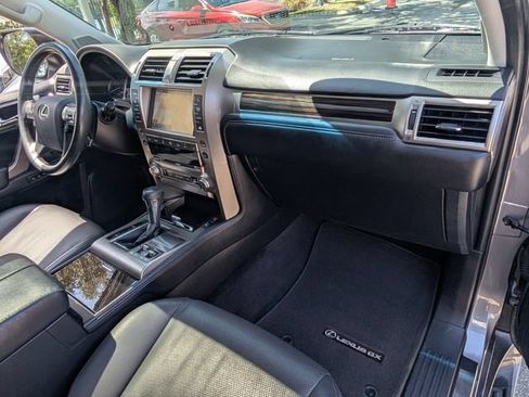 Used 2018 Lexus GX 460 w/ Navigation Package AWD/4WD image 17