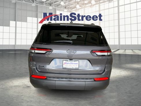 Used 2025 Jeep Grand Cherokee L Altitude image 4