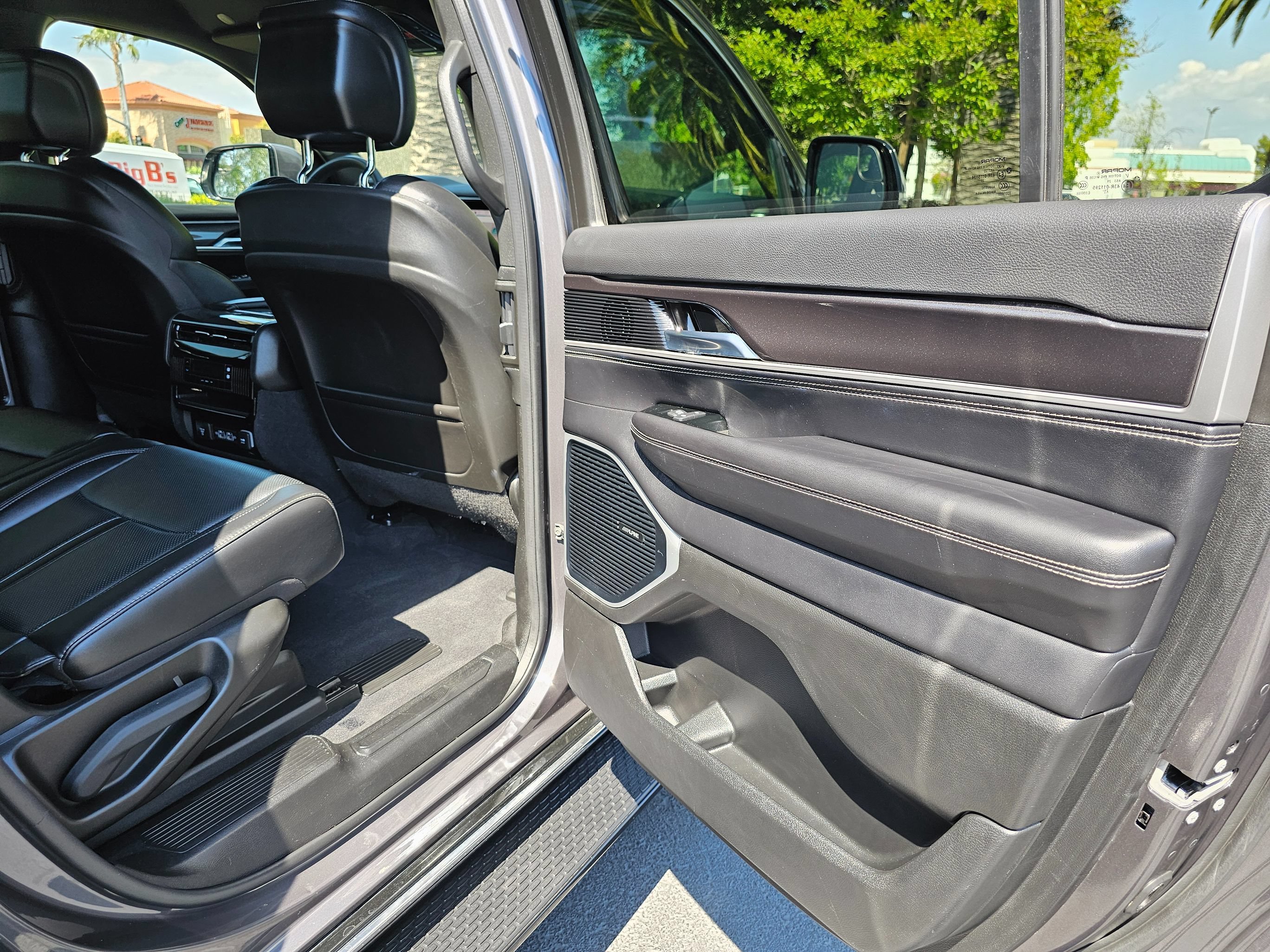 Used 2022 Jeep Wagoneer Series I AWD/4WD image 26