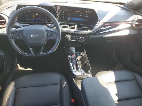 Certified 2024 Chevrolet Trax RS w/ Sunroof Package FWD image 11