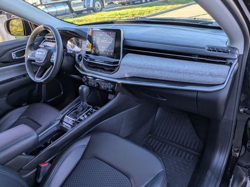 Used 2022 Jeep Compass Latitude image 38