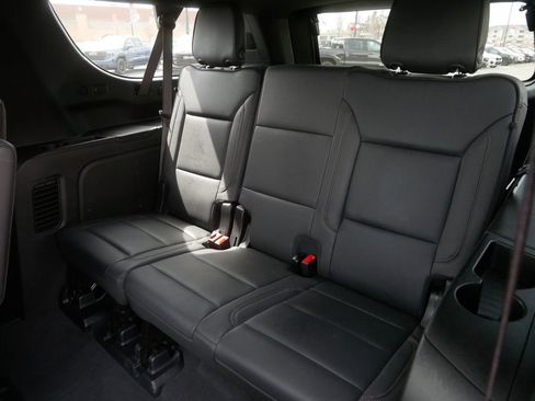Used 2025 Chevrolet Suburban High Country AWD/4WD image 19