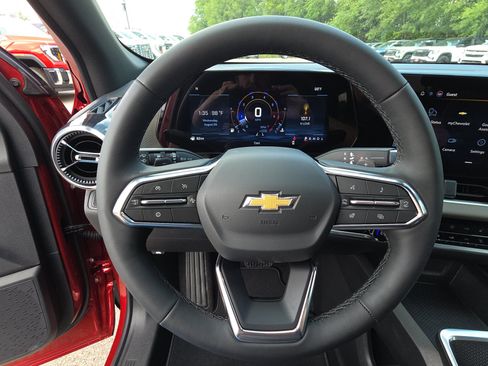 New 2027 Chevrolet Equinox LT w/ Convenience Package II FWD image 17