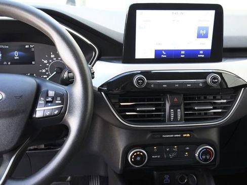 Used 2022 Ford Escape SE image 11