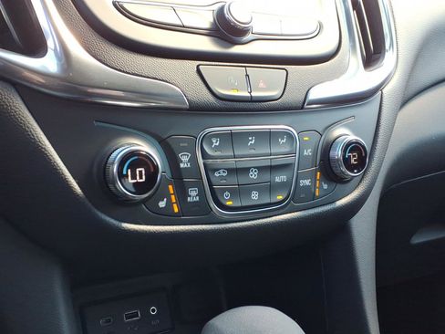 Used 2024 Chevrolet Equinox LT image 21