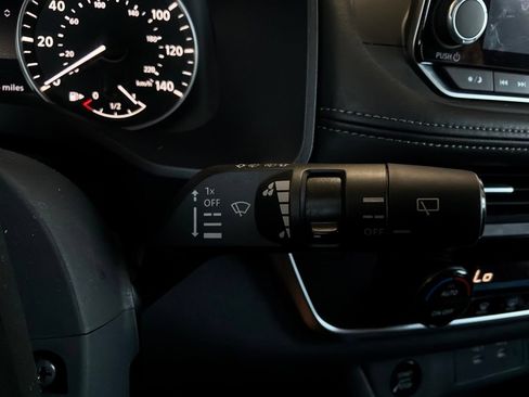 Used 2025 Nissan Rogue SV FWD image 39