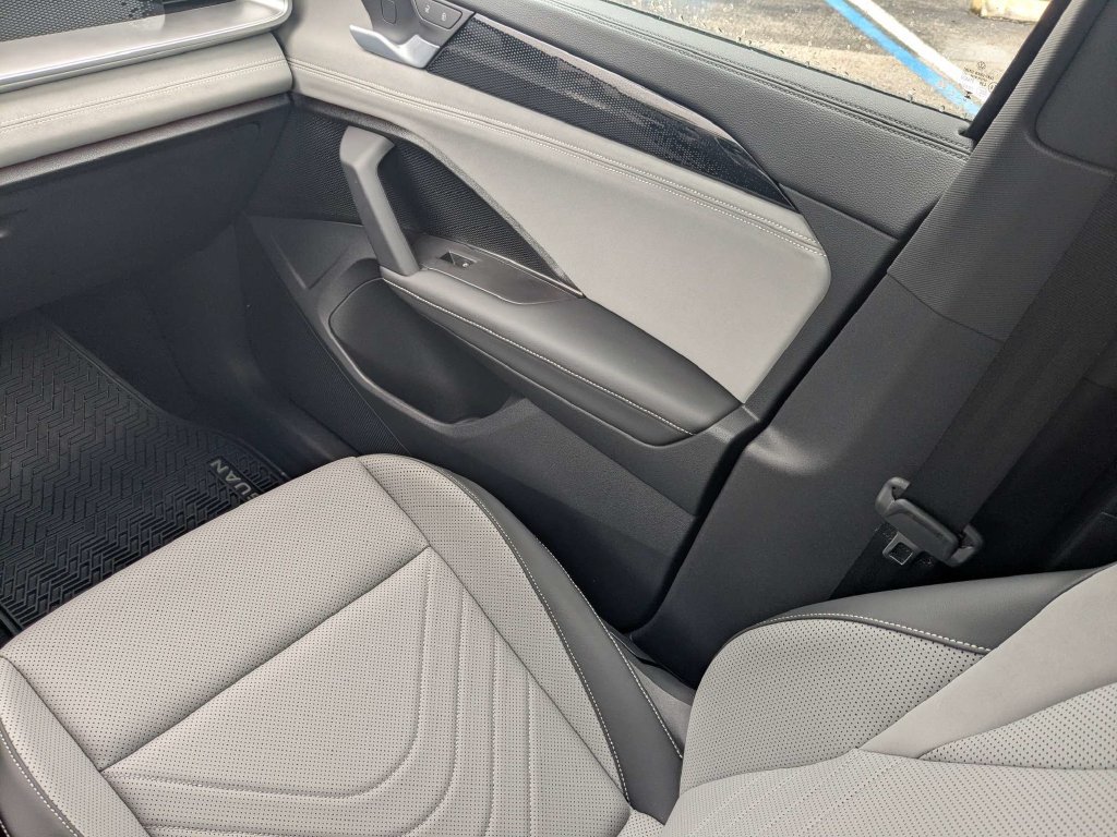 Certified 2026 Volkswagen Tiguan SE R-Line FWD image 23