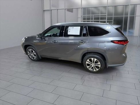 Certified 2022 Toyota Highlander XLE image 6