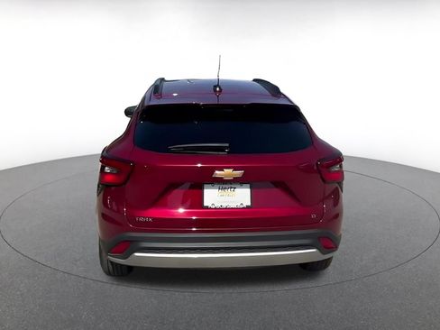 Used 2025 Chevrolet Trax LT w/ LT Convenience Package FWD image 12