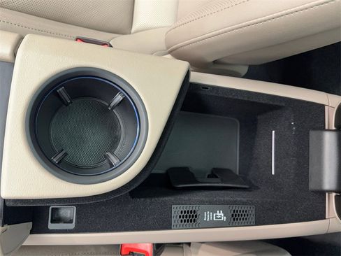 Used 2023 Porsche Taycan w/ Premium Package image 34