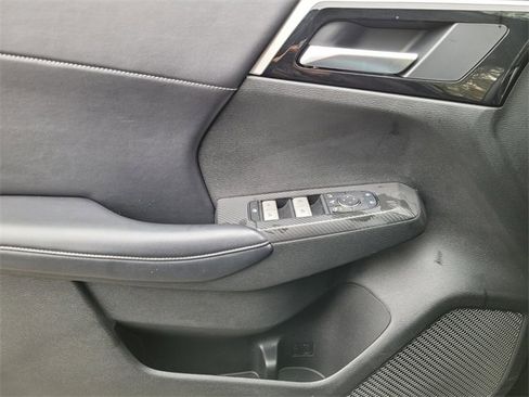 Used 2024 Mitsubishi Outlander SE image 33