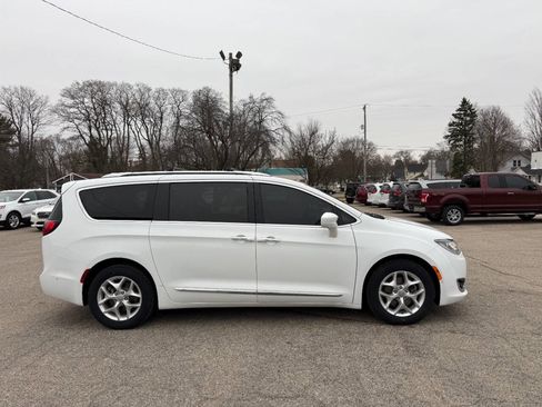 Used 2017 Chrysler Pacifica Touring-L Plus w/ Advanced Safetytec Group image 6