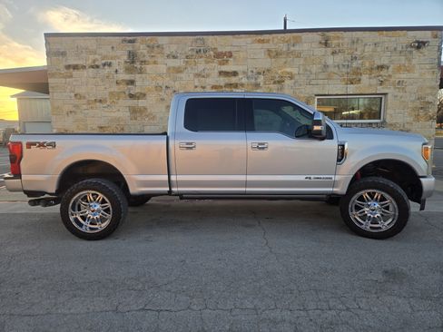 Used 2017 Ford F250 Platinum w/ Platinum Ultimate Package image 14