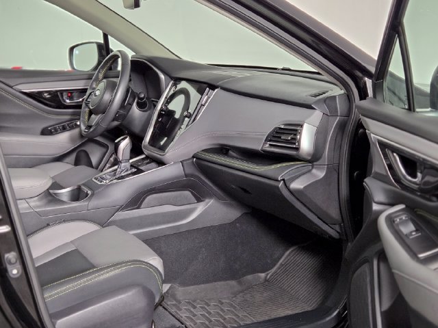 Used 2025 Subaru Outback Onyx Edition AWD/4WD image 23